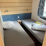 Mobilehome 8 Personnes Avec Clim Situe Au Camping L'elysee Grau Du Roi Vagues Oceanes By Capfun 캠프장