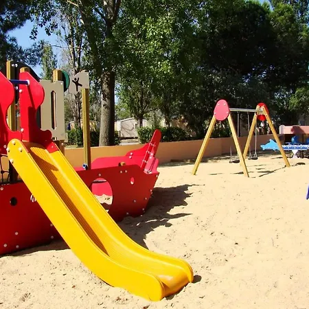 Mobilehome 8 Personnes Avec Clim Situe Au Camping L'elysee Grau Du Roi Vagues Oceanes By Capfun Campsite Le Grau-du-Roi