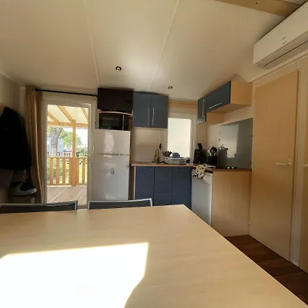 Mobilehome 8 Personnes Avec Clim Situe Au Camping L'elysee Grau Du Roi Vagues Oceanes By Capfun 3*