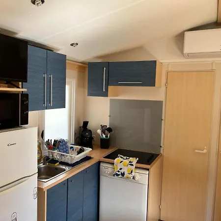 Campingplads Mobilehome 8 Personnes Avec Clim Situe Au Camping L'elysee Grau Du Roi Vagues Oceanes By Capfun Le Grau-du-Roi