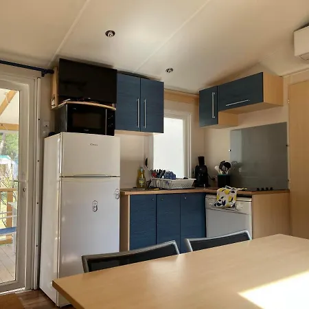 Mobilehome 8 Personnes Avec Clim Situe Au Camping L'elysee Grau Du Roi Vagues Oceanes By Capfun Campingplads