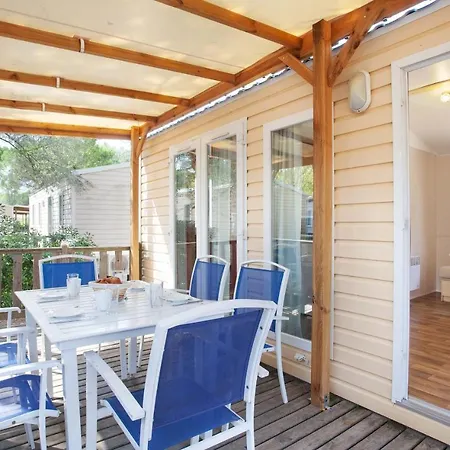 Mobilehome 8 Personnes Avec Clim Situe Au Camping L'elysee Grau Du Roi Vagues Oceanes By Capfun