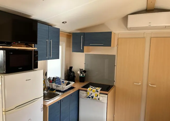 Campsite Mobilehome 8 Personnes Avec Clim Situe Au Camping L'elysee Grau Du Roi Vagues Oceanes By Capfun Le Grau-du-Roi