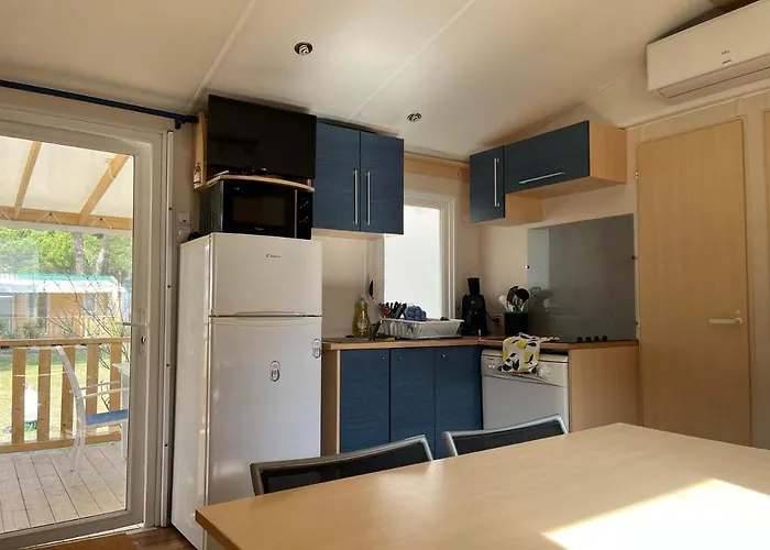 Mobilehome 8 Personnes Avec Clim Situe Au Camping L'elysee Grau Du Roi Vagues Oceanes By Capfun Campsite