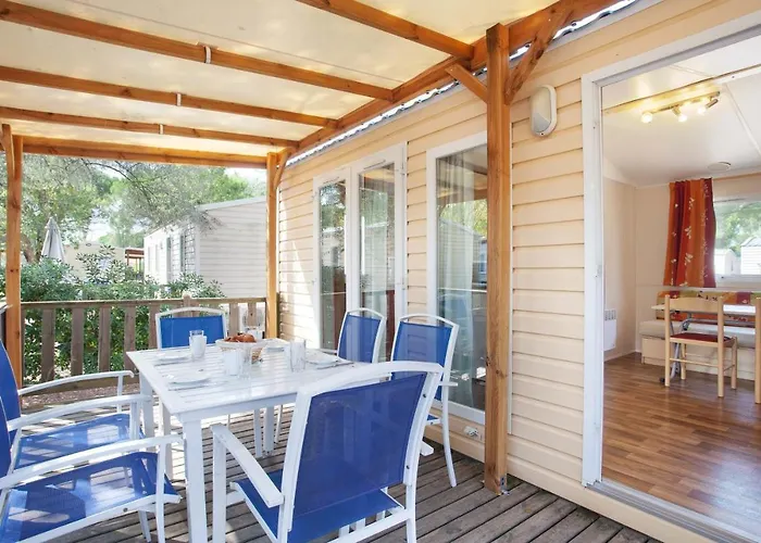 Mobilehome 8 Personnes Avec Clim Situe Au Camping L'elysee Grau Du Roi Vagues Oceanes By Capfun